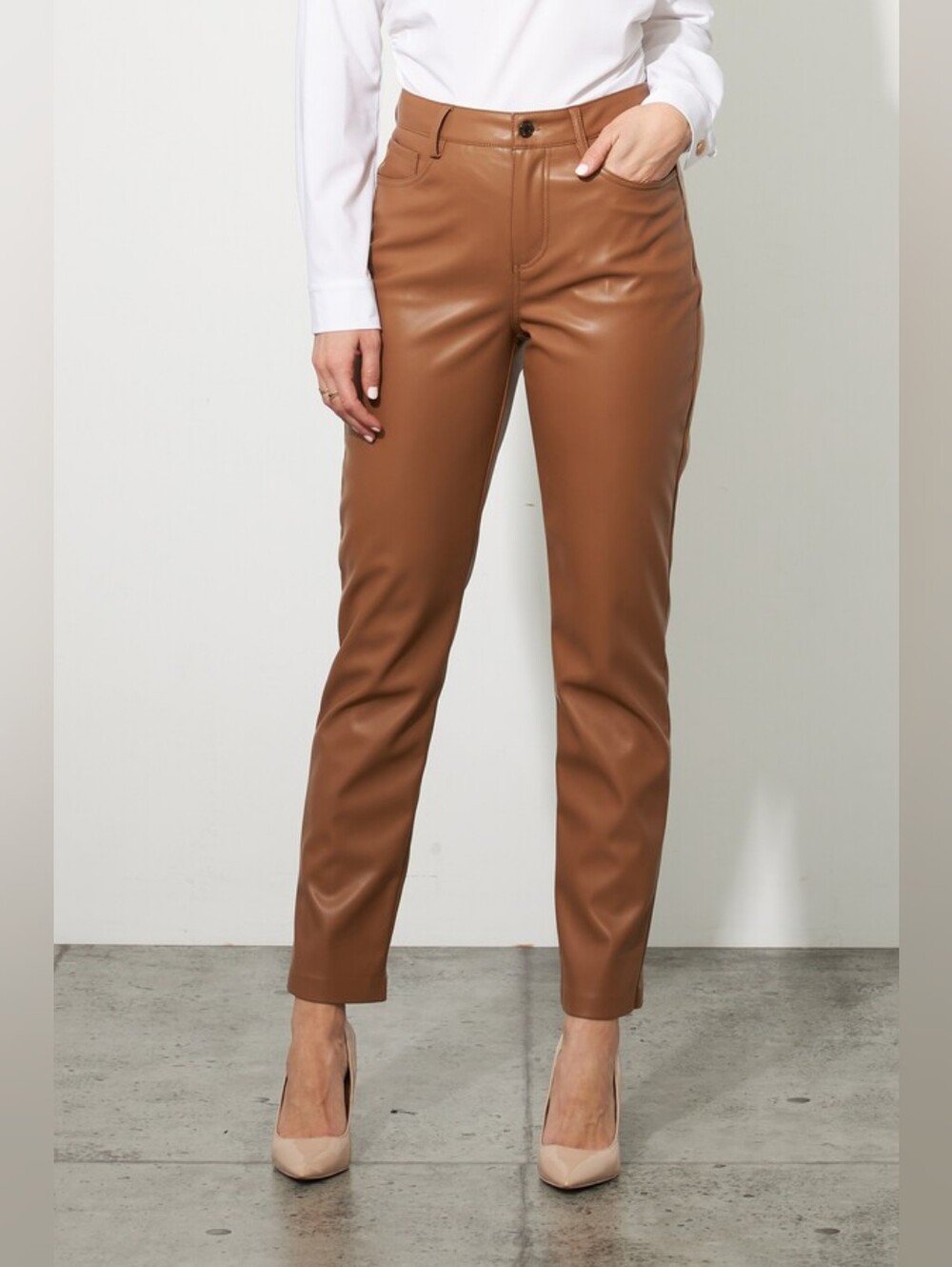NWT $192 Joseph Ribkoff Casual Mid-rise Trousers 223921 Nutmeg Faux Leather 2